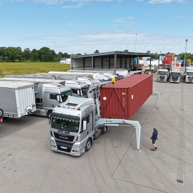 Seitenlader mit 40'-Container